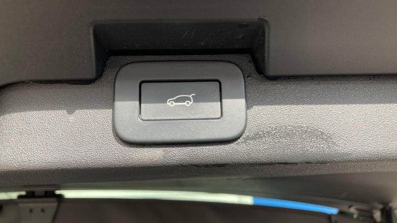 Land Rover Discovery 3.0 D300 Dynamic SE 5dr Auto Diesel Station Wagon